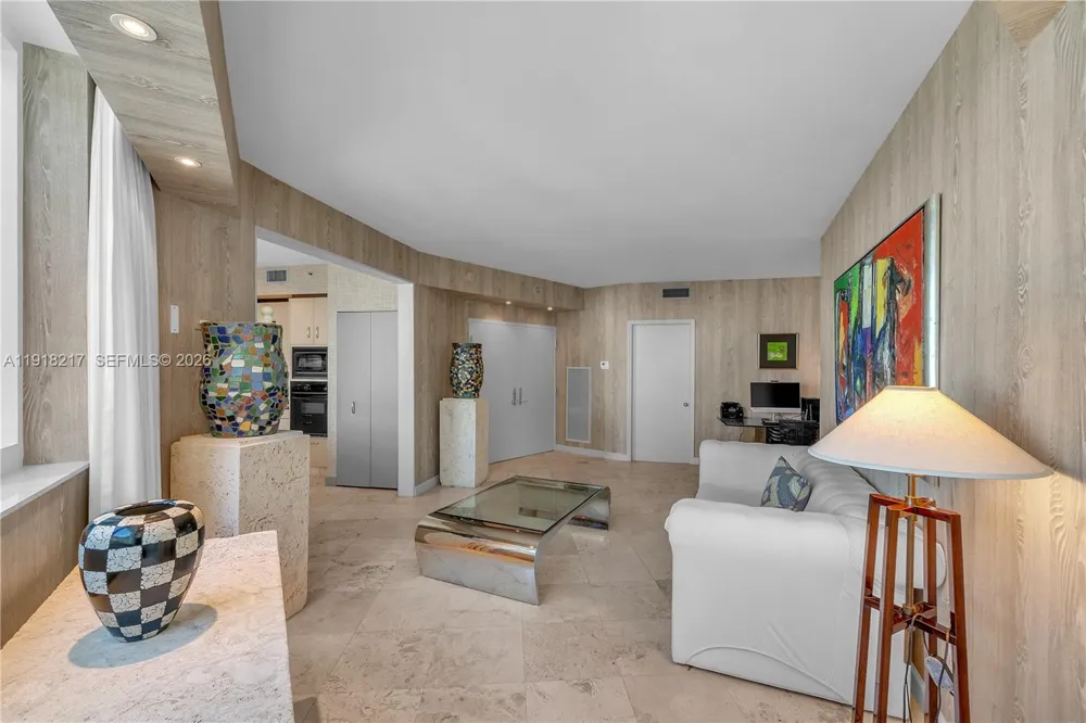 300 S Pointe Dr #906 Miami Beach, FL 33139