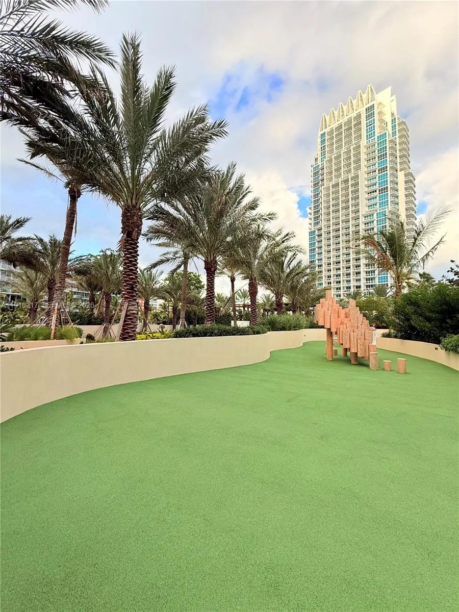 300 S Pointe Dr #906 Miami Beach, FL 33139