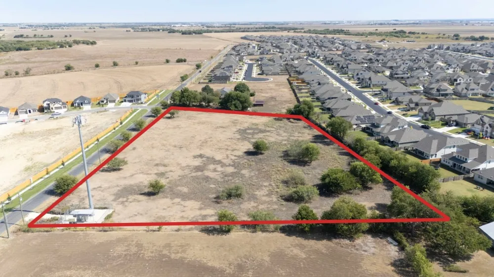 828 County Road 132 Hutto, TX 78634