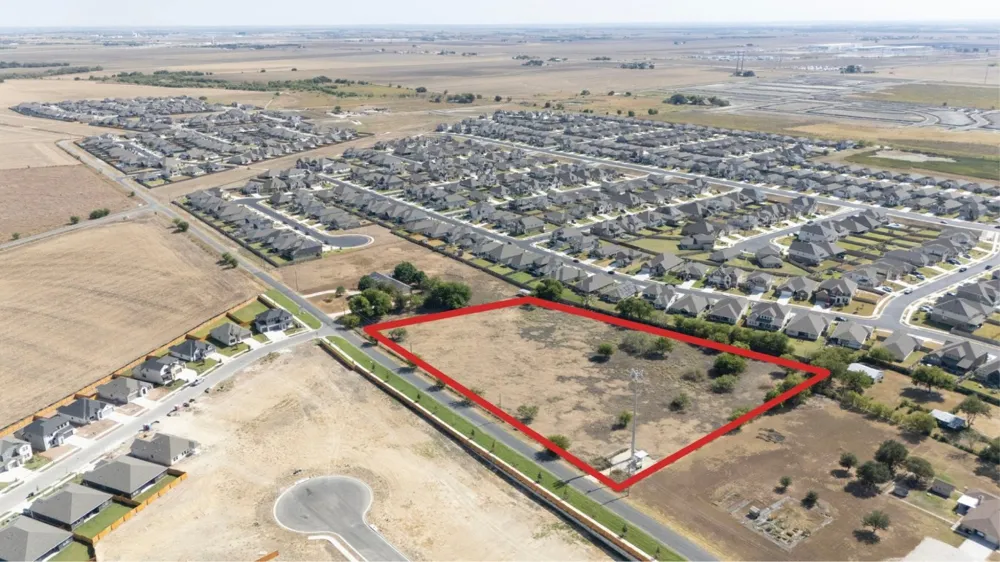 828 County Road 132 Hutto, TX 78634