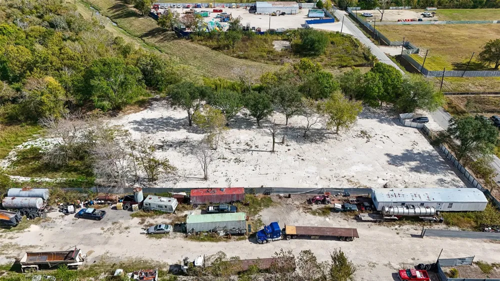 5033 S Acres Drive Houston, TX 77048