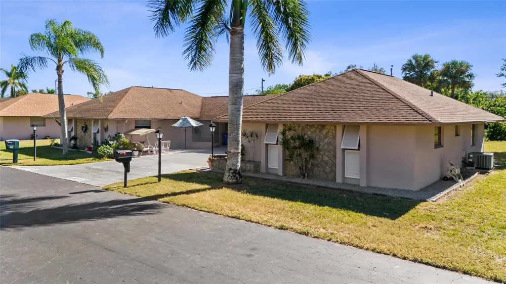235 THISTLE COURT Lehigh Acres, FL 33936