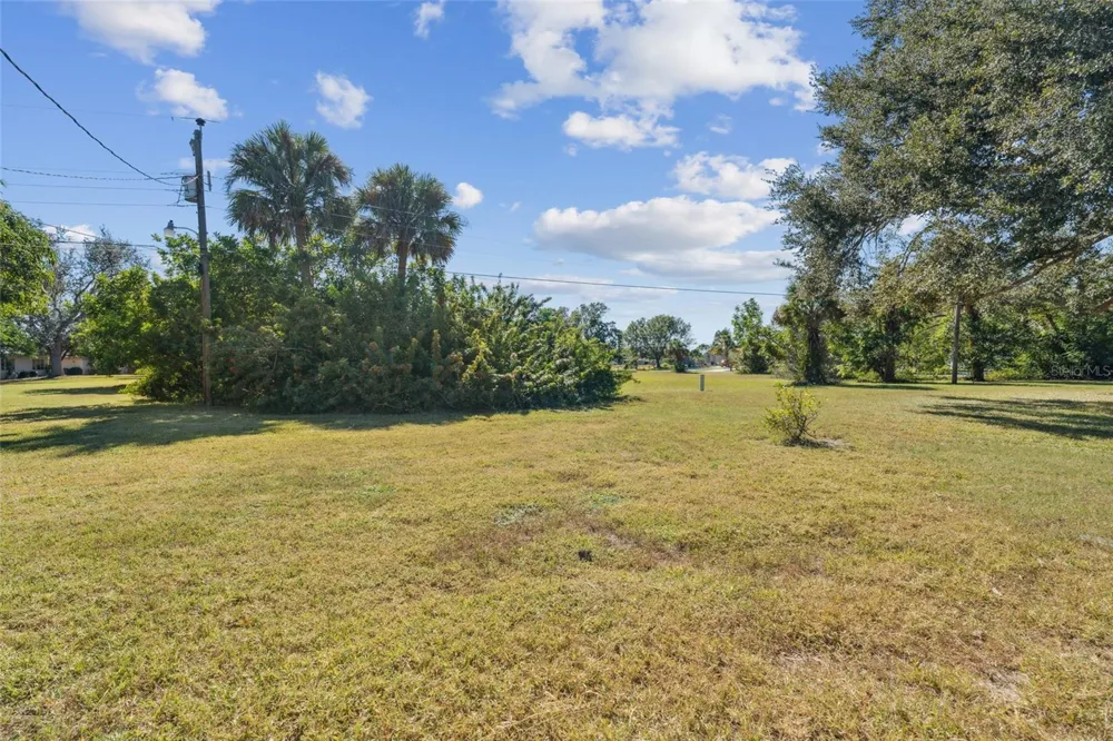 235 THISTLE COURT Lehigh Acres, FL 33936