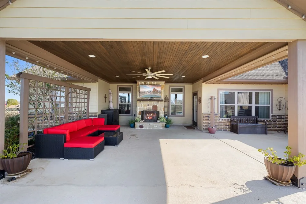 2232 FM 975 Caldwell, TX 77836