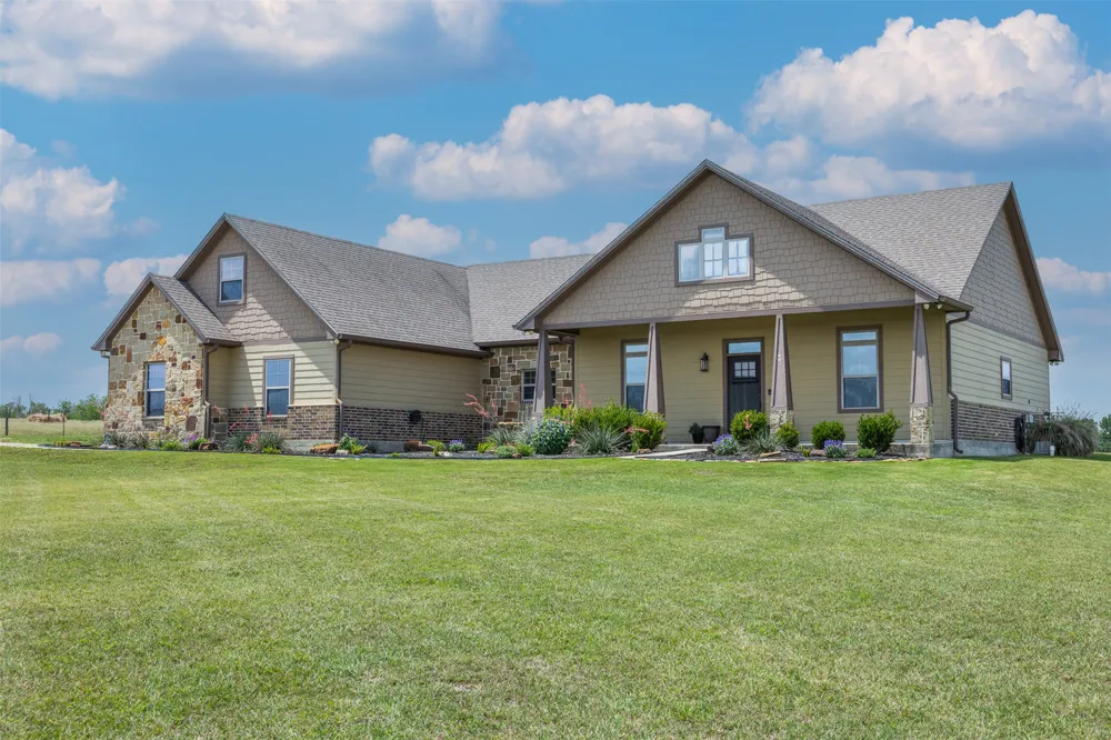 2232 FM 975 Caldwell, TX 77836