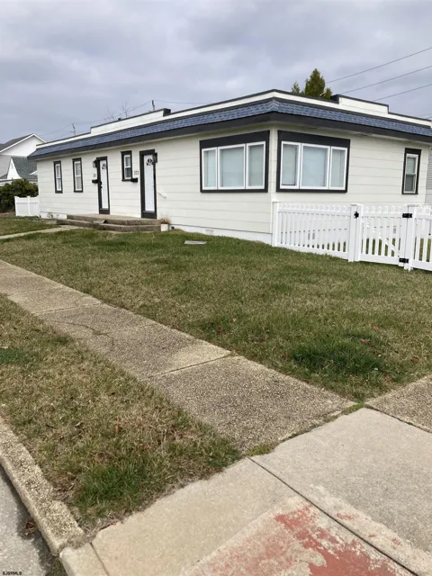 271 S 38 Street