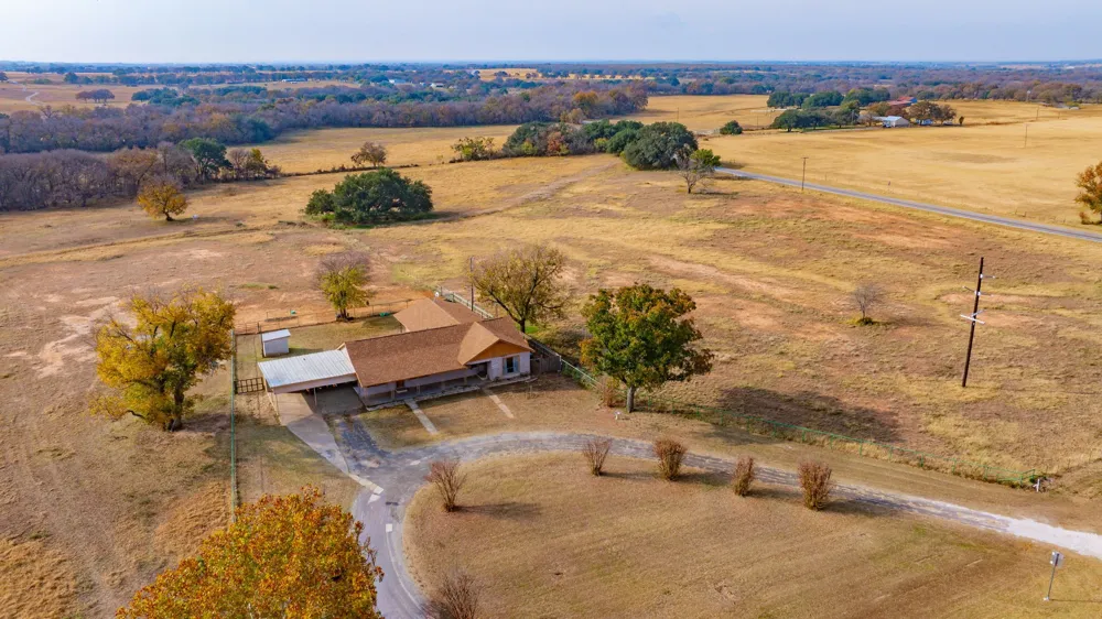 7450 E Hwy 6 De Leon, TX 76444