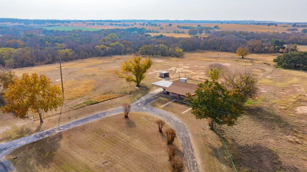 7450 E Hwy 6 De Leon, TX 76444