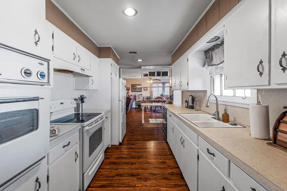 7450 E Hwy 6 De Leon, TX 76444