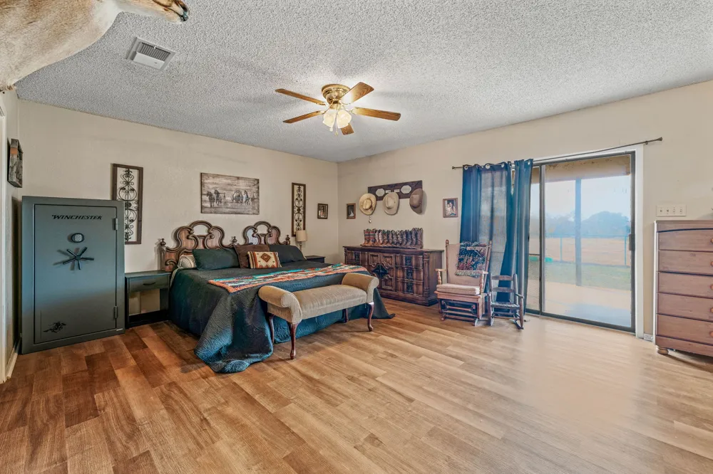 7450 E Hwy 6 De Leon, TX 76444