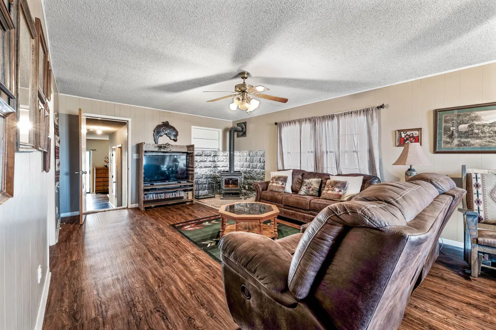 7450 E Hwy 6 De Leon, TX 76444