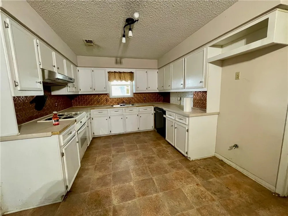 7608 Hwy 14 Kosse, TX 76653