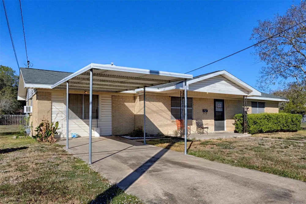 507 South Street Schulenburg, TX 78956