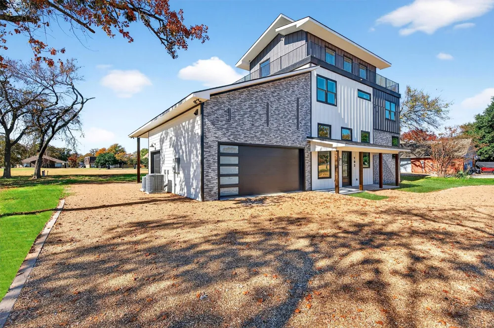 102 Huron Trail Lake Kiowa, TX 76240
