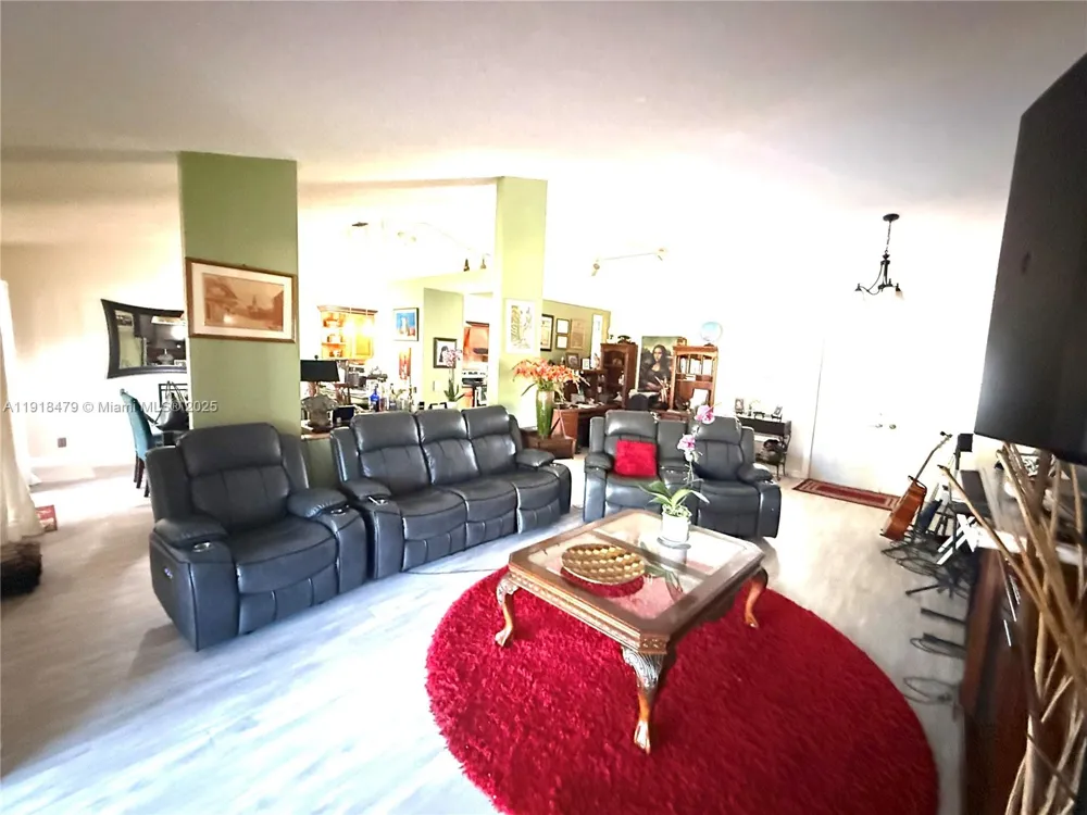 1060 New Parkview Pl Haverhill, FL 33417