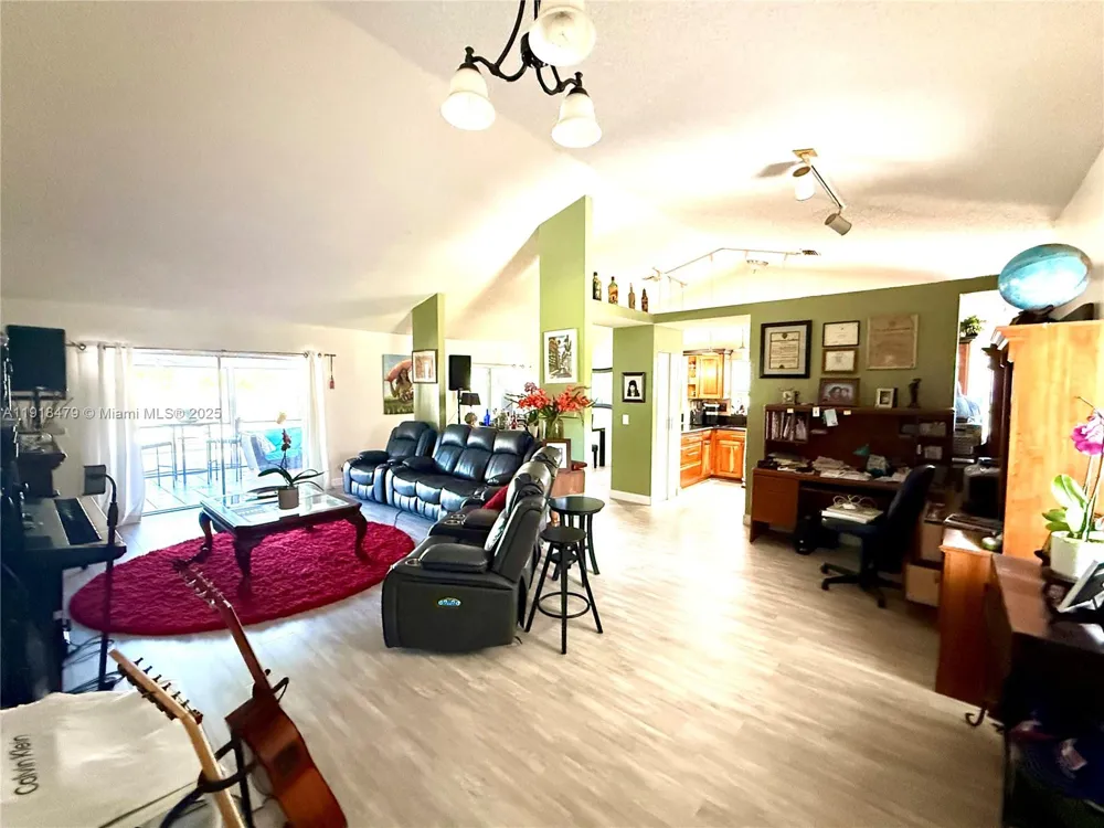 1060 New Parkview Pl Haverhill, FL 33417