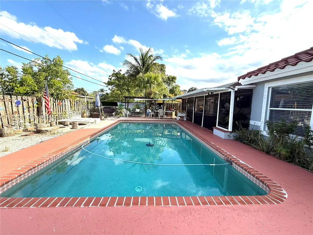 1060 New Parkview Pl Haverhill, FL 33417