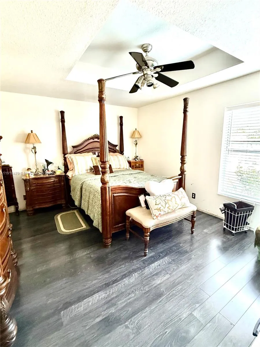1060 New Parkview Pl Haverhill, FL 33417