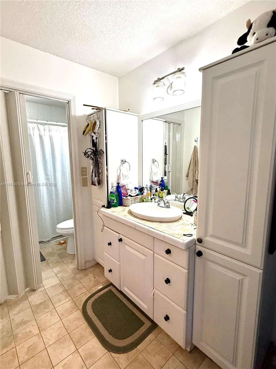 1060 New Parkview Pl Haverhill, FL 33417