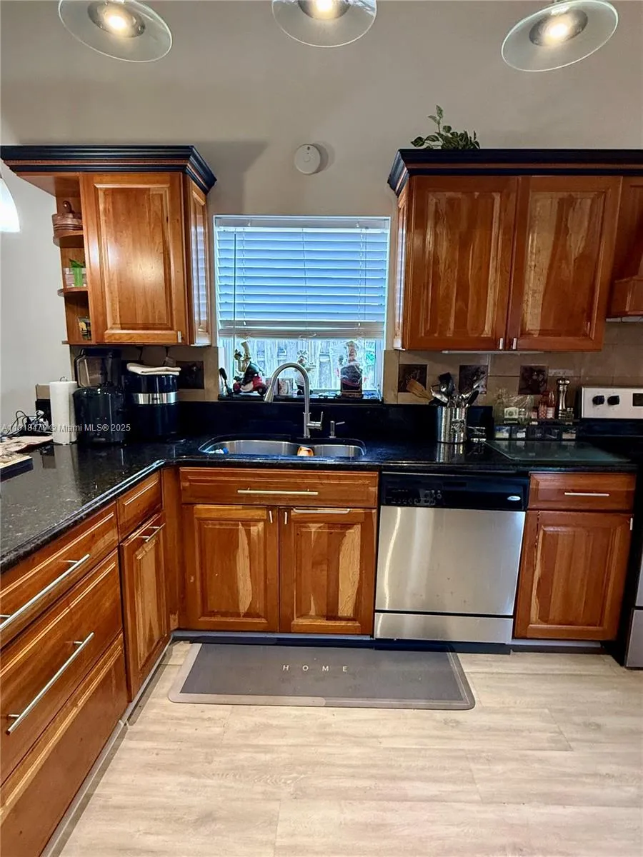 1060 New Parkview Pl Haverhill, FL 33417