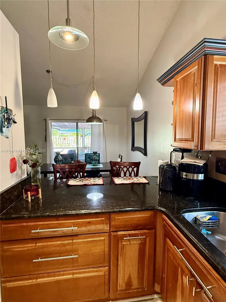 1060 New Parkview Pl Haverhill, FL 33417