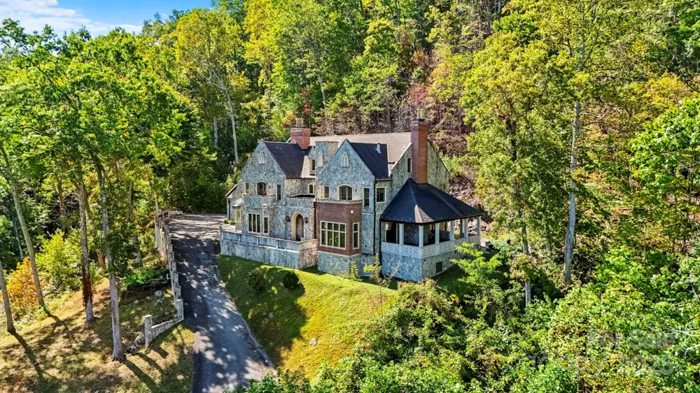 5742 NC Highway 194 S Banner Elk, NC 28604
