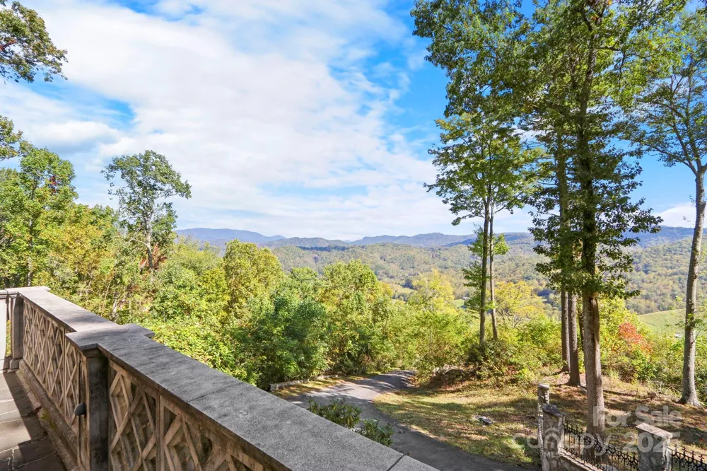 5742 NC Highway 194 S Banner Elk, NC 28604