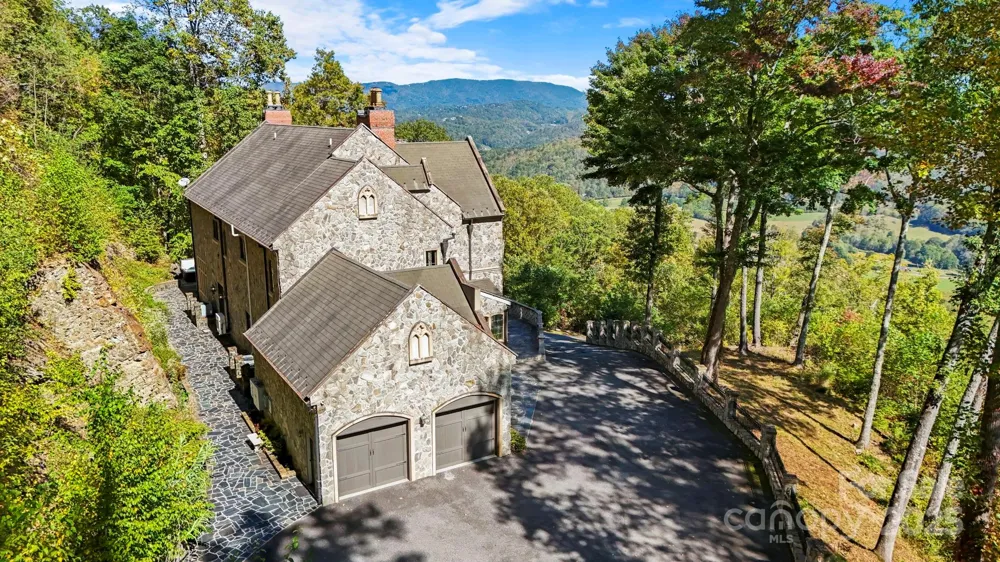 5742 NC Highway 194 S Banner Elk, NC 28604
