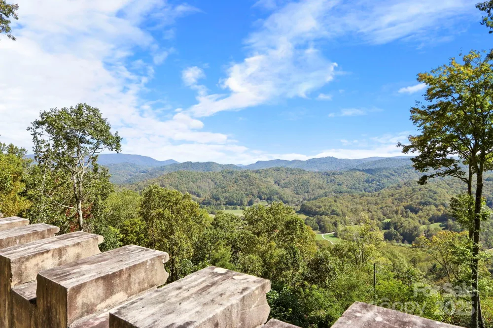 5742 NC Highway 194 S Banner Elk, NC 28604