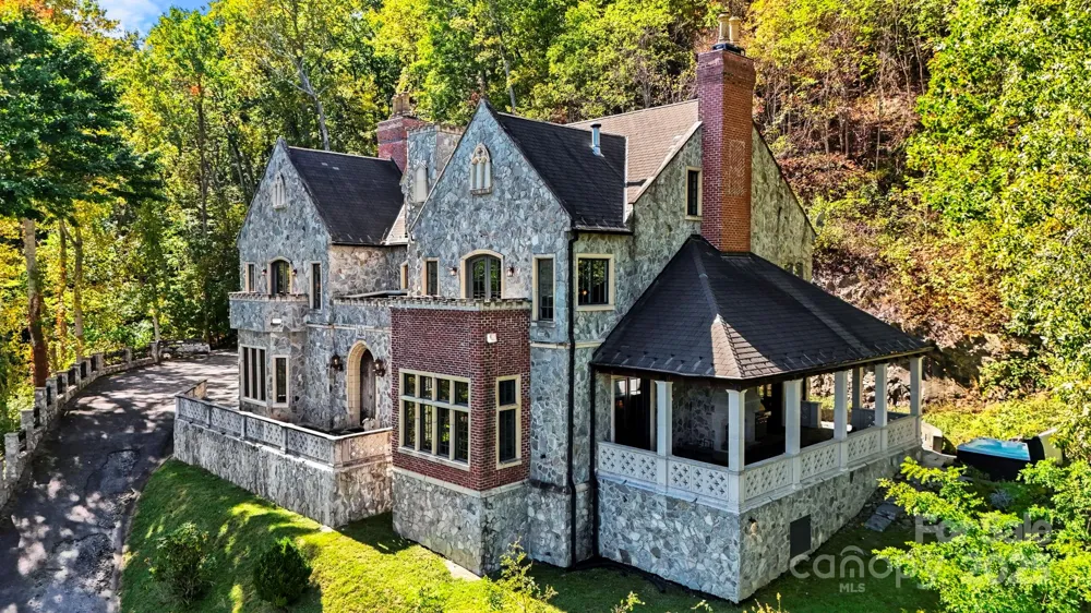 5742 NC Highway 194 S Banner Elk, NC 28604