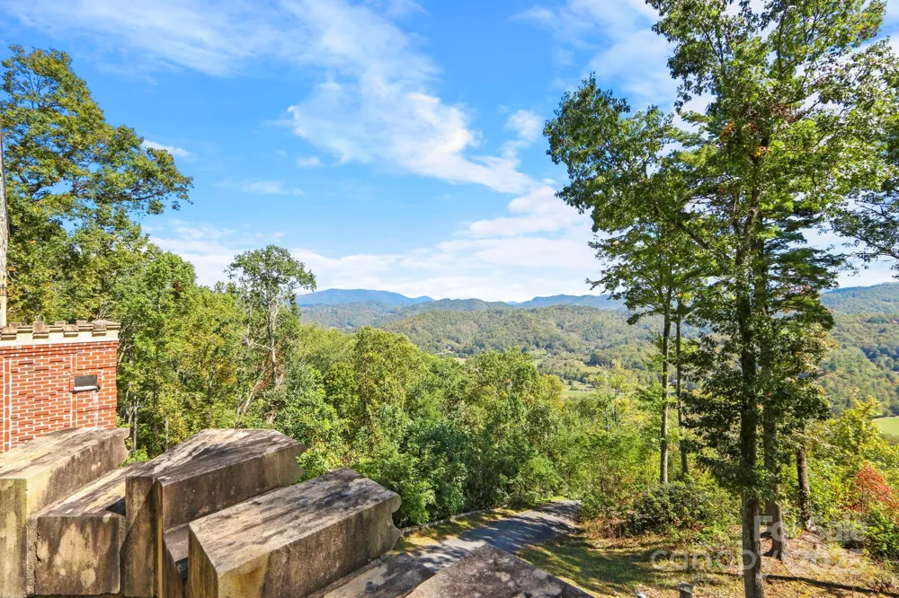5742 NC Highway 194 S Banner Elk, NC 28604