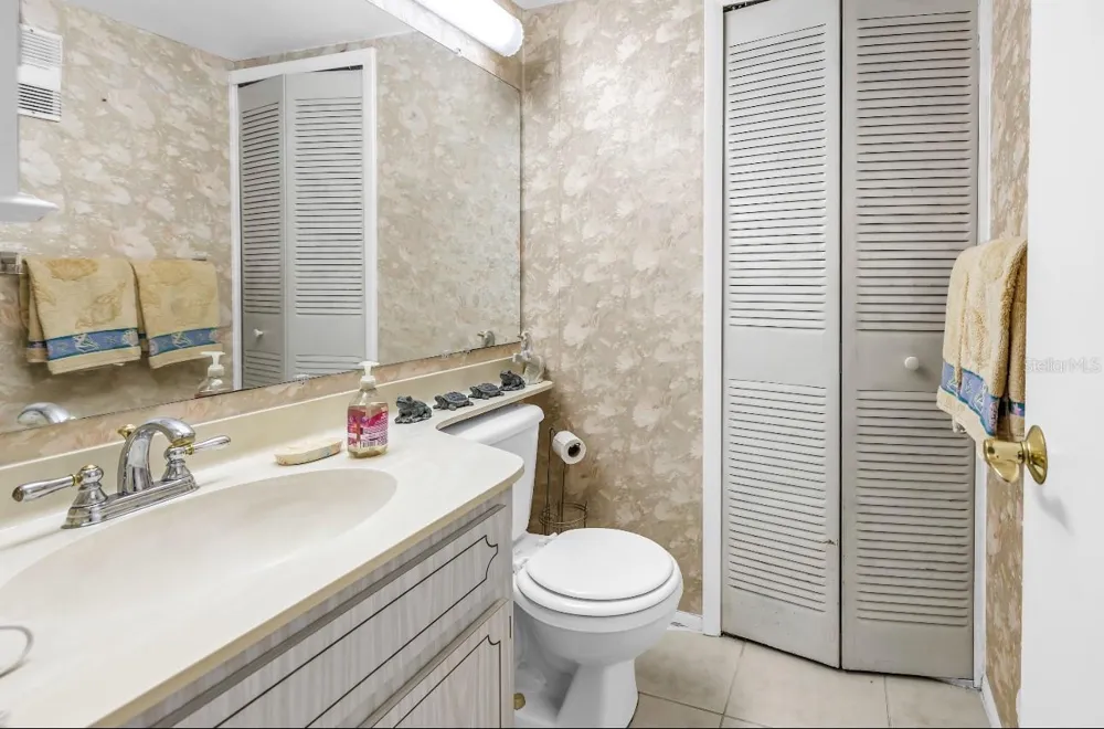 7700 SUN ISLAND DRIVE S #402 South Pasadena, FL 33707