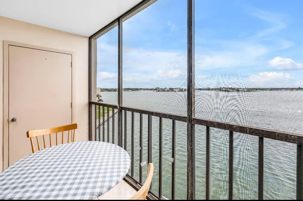 7700 SUN ISLAND DRIVE S #402 South Pasadena, FL 33707
