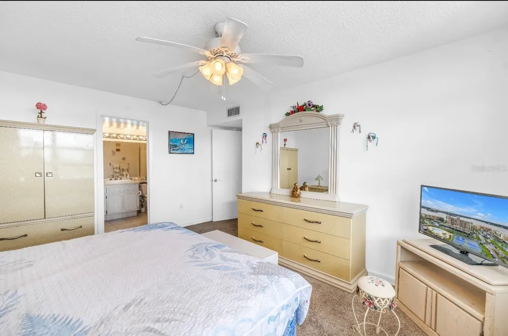 7700 SUN ISLAND DRIVE S #402 South Pasadena, FL 33707