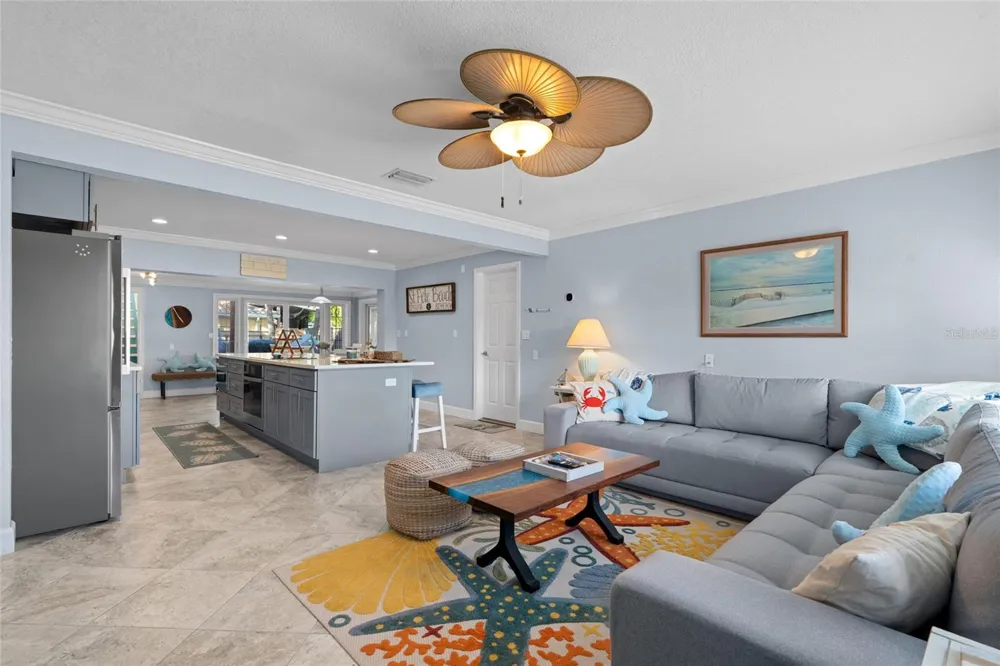 284 44TH AVENUE St Pete Beach, FL 33706