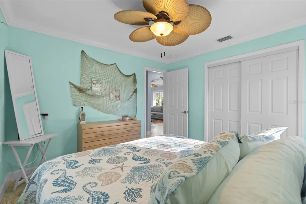 284 44TH AVENUE St Pete Beach, FL 33706