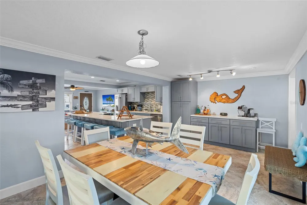 284 44TH AVENUE St Pete Beach, FL 33706
