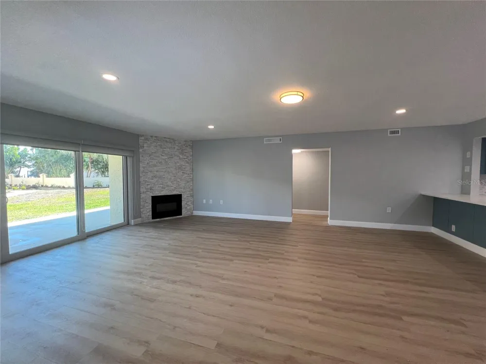 7550 SUNSHINE SKYWAY LANE S #P11 St Petersburg, FL 33711