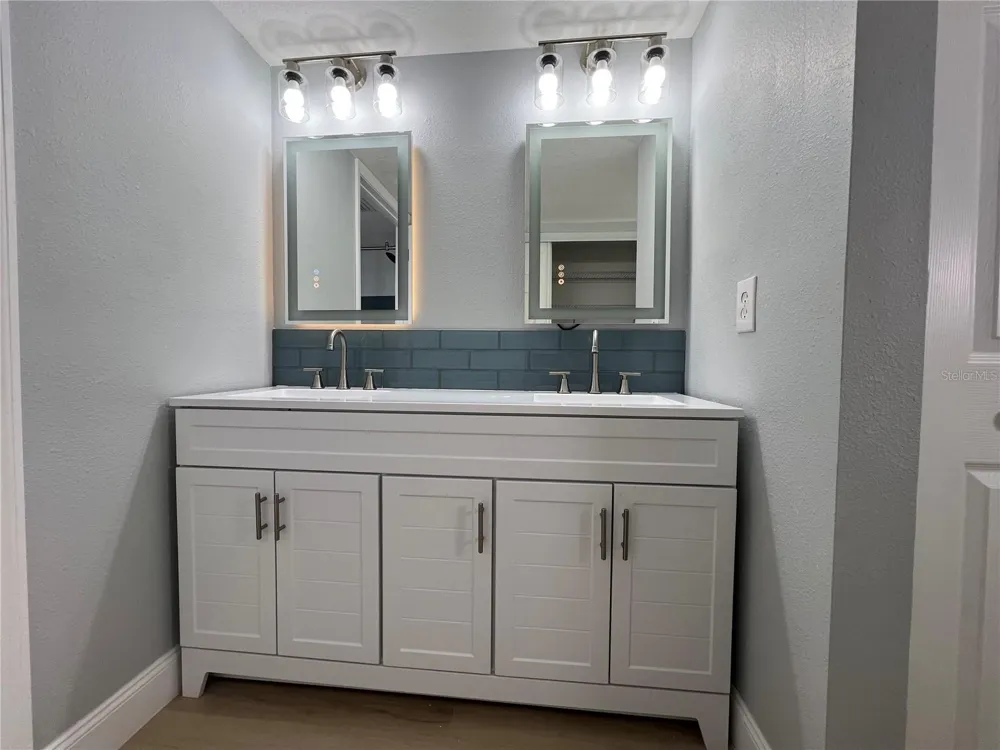 7550 SUNSHINE SKYWAY LANE S #P11 St Petersburg, FL 33711