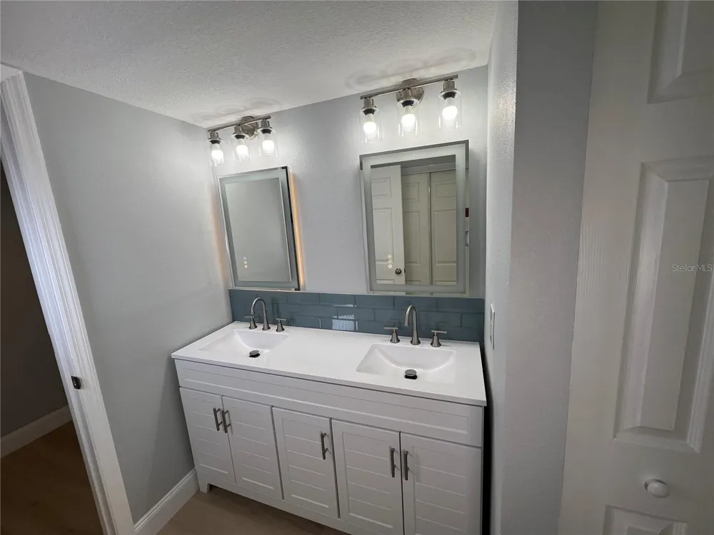 7550 SUNSHINE SKYWAY LANE S #P11 St Petersburg, FL 33711