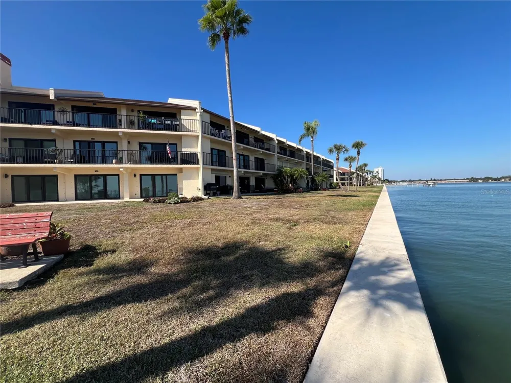 7550 SUNSHINE SKYWAY LANE S #P11 St Petersburg, FL 33711