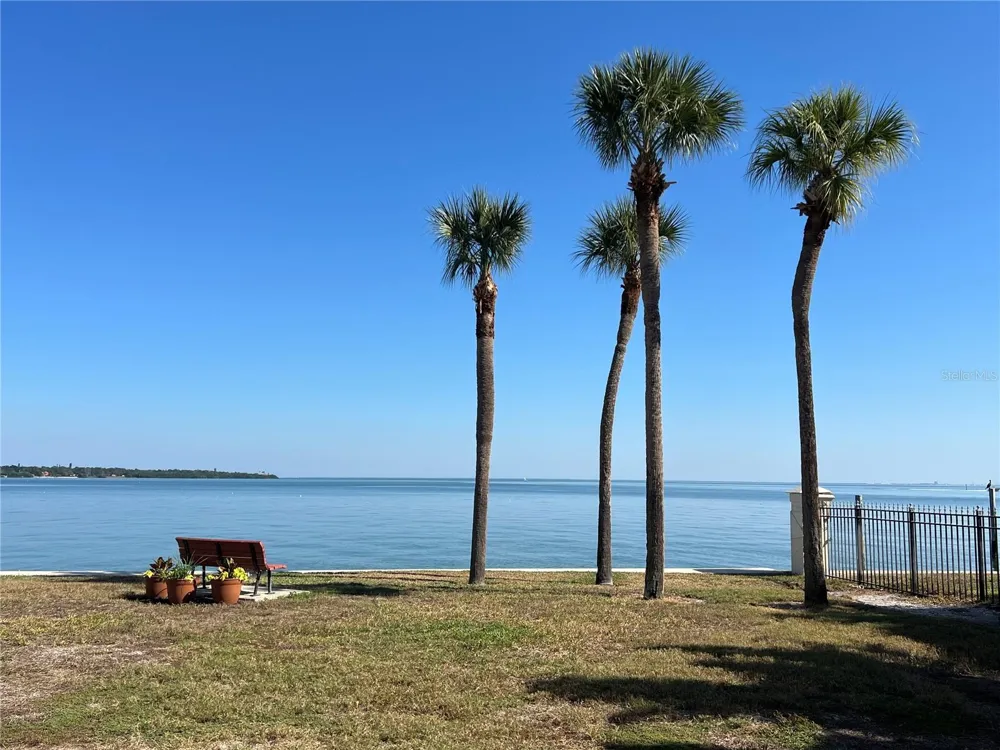 7550 SUNSHINE SKYWAY LANE S #P11 St Petersburg, FL 33711