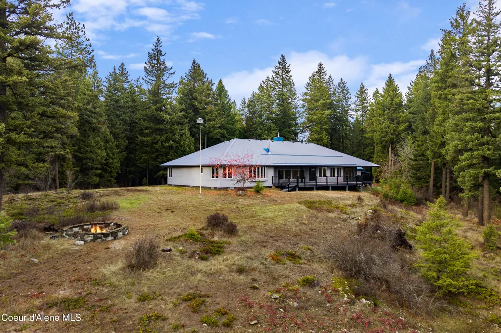 422 Roop Rd Cocolalla, ID 83813