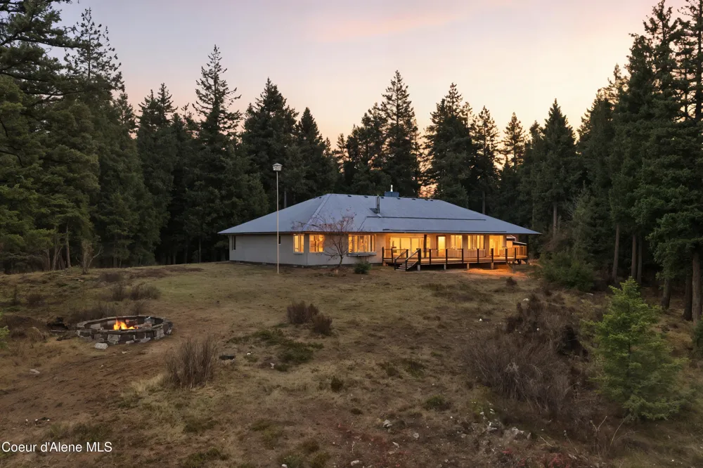 422 Roop Rd Cocolalla, ID 83813