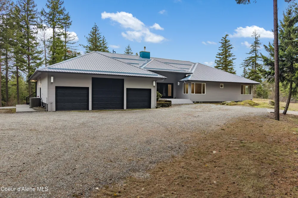 422 Roop Rd Cocolalla, ID 83813