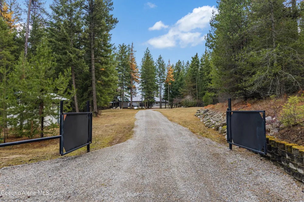 422 Roop Rd Cocolalla, ID 83813