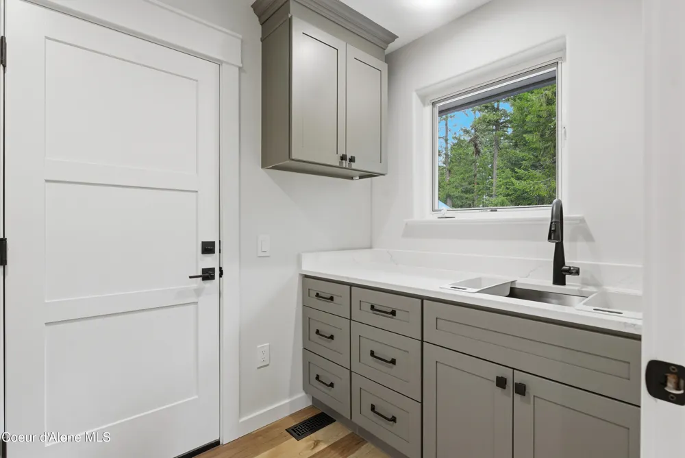 422 Roop Rd Cocolalla, ID 83813
