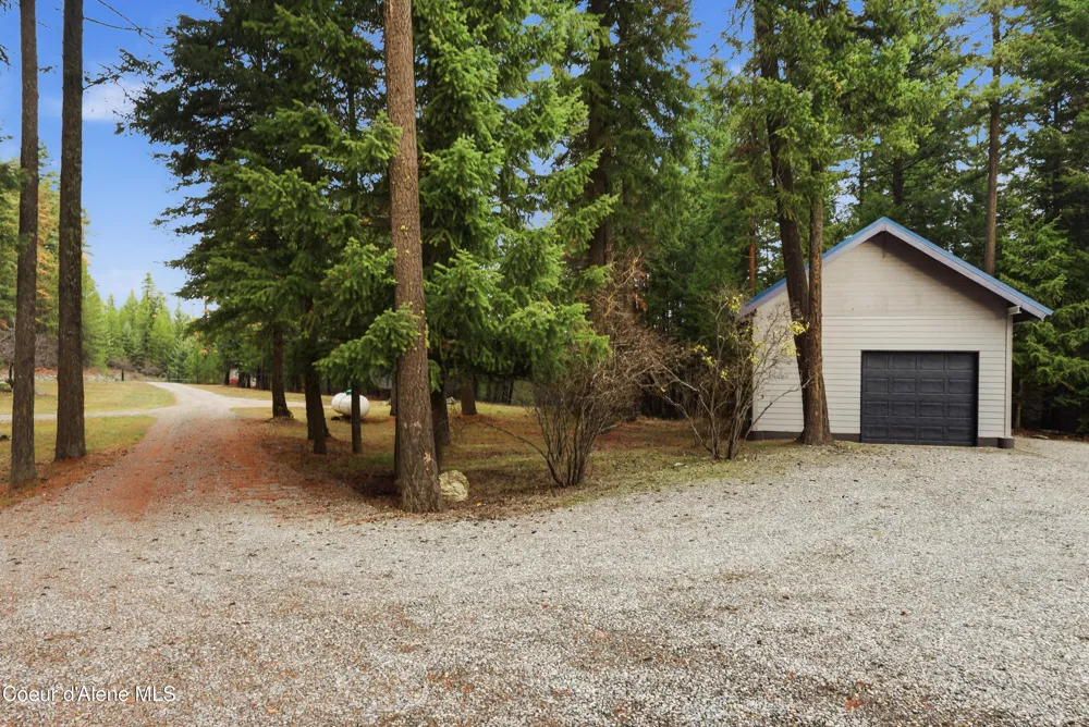 422 Roop Rd Cocolalla, ID 83813