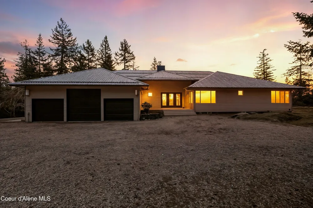 422 Roop Rd Cocolalla, ID 83813