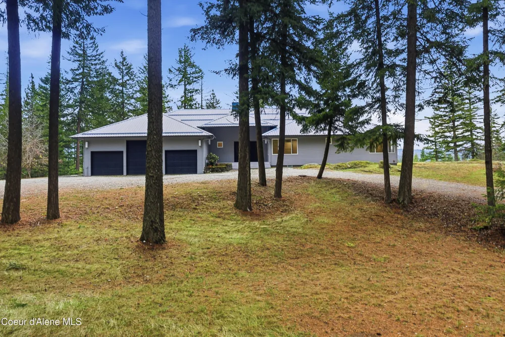 422 Roop Rd Cocolalla, ID 83813